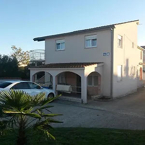  Apartament Apartman Turanj